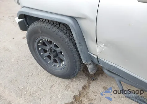 2008 Toyota Fj Cruiser z USA, uszkodzony, nr VIN JTEBU11F08K024722